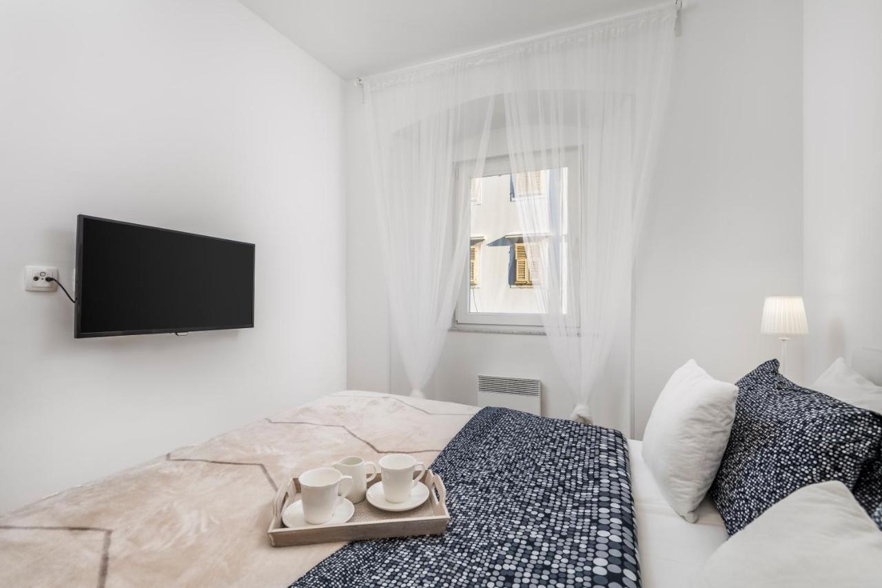 Apartment Opa Gold غييكا المظهر الخارجي الصورة